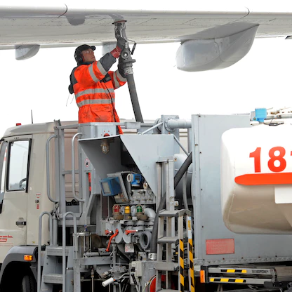 إندونيسيا تختبر استخدام وقود الطائرات الممزوج بزيت النخيل