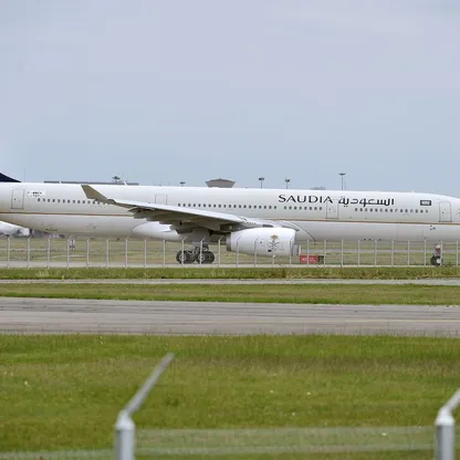 "الخطوط السعودية": الرحلات الدولية ستعمل بنصف طاقتها التشغيلية