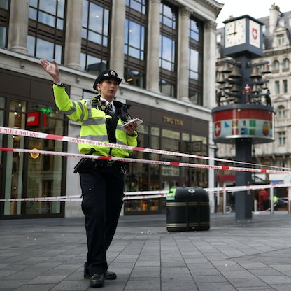 بريطانيا.. طعن شرطيَين وسط لندن وتوقيف مشتبه به