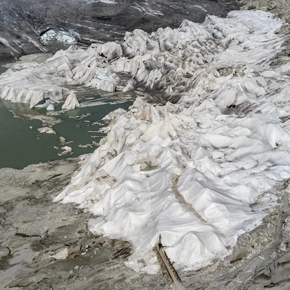 سويسرا.. سرعة ذوبان الأنهر الجليدية تحطم الأرقام القياسية في 2022
