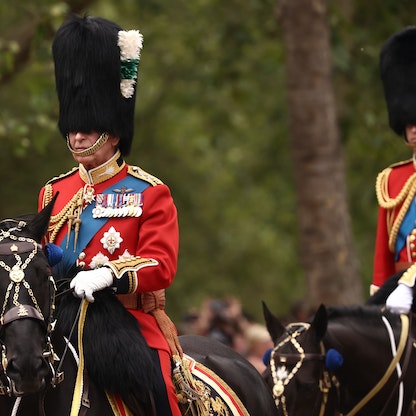 في عيد ميلاده.. تشارلز يمتطي حصاناً ويستعرض الحرس في لندن