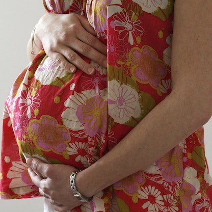 علاج تجريبي يساعد على الحمل بعد انقطاع الطمث المبكر 