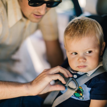 مقاعد الأطفال بالسيارة.. 9 أخطاء شائعة يمارسها الآباء