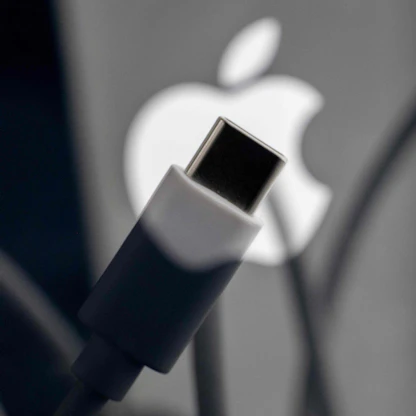 ما هو منفذ USB-C الذي قدمته أبل مع آيفون15؟
