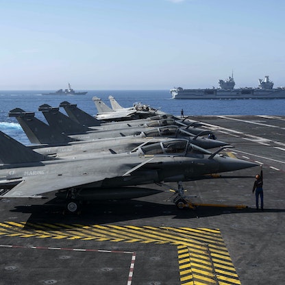 فرنسا توقع عقداً مع اليونان لبيع فرقاطات ومقاتلات "رافال"