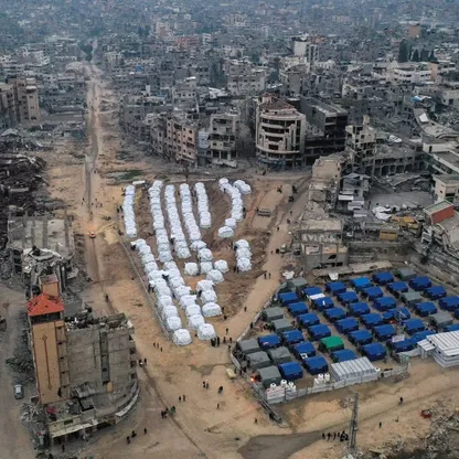 استئناف الدراسة في قطاع غزة داخل خيام قرب "الخط الأصفر"