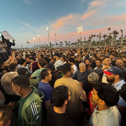ليبيا.. موجة استقالات بين وزراء الدبيبة وغلق الطرق المؤدية لمقر الحكومة بعد تظاهرات