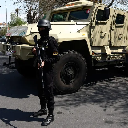 إيران تستعد للهجوم البري المحتمل بتعزيز دفاعات منشآت النفط وحملات تجنيد غير مسبوقة