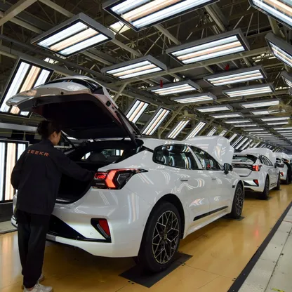 الصين تعلن استئناف مفاوضات "السيارات الكهربائية" مع الاتحاد الأوروبي