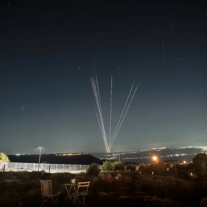 إيران تدافع عن "البرنامج الباليستي" وتضارب بشأن "مناورات صاروخية"