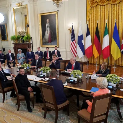 زيلينسكي يحمل حصيلة "محادثات فلوريدا" إلى اجتماع في لندن مع كبار أوروبا