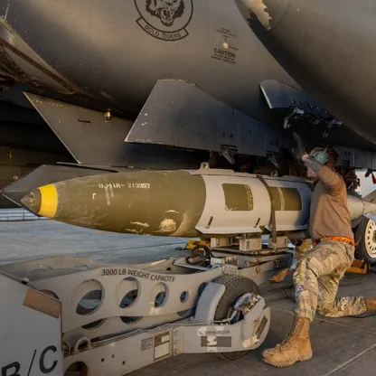 هجوم أميركي واسع النطاق ضد "داعش" في سوريا.. وترمب: رد انتقامي بالغ القوة