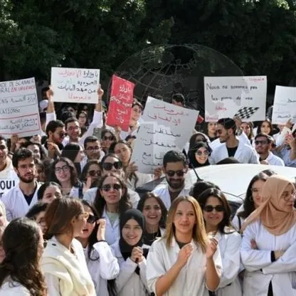 تونس.. آلاف الأطباء يضربون عن العمل للمطالبة بزيادة الأجور