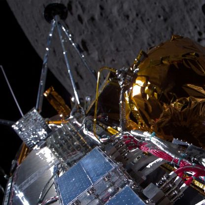 "أوديسيوس" تحط على القمر: أول هبوط لمركبة أميركية منذ نصف قرن