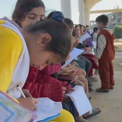 التعليم داخل مقبرة.. أطفال غزة يتحدَّون الحرب لاستكمال الدراسة