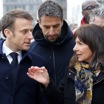 رئيسة بلدية باريس تدعو ماكرون لمشاركتها السباحة في نهر السين