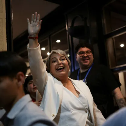 اليسارية خارا تتصدر انتخابات الرئاسة في تشيلي بفارق ضئيل عن منافسها اليميني