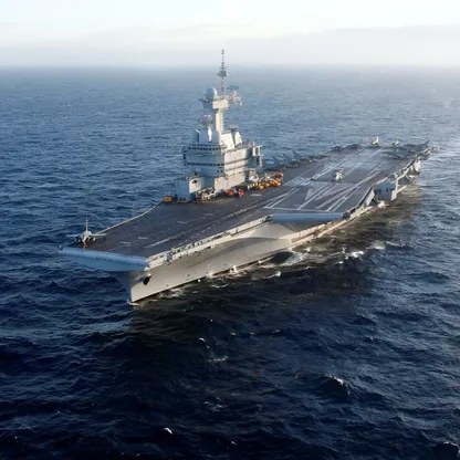 فرنسا تخطط لبناء حاملة طائرات "أكبر وأحدث" من "شارل ديجول"