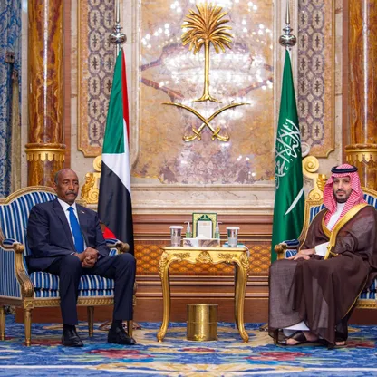 ولي العهد السعودي يلتقي رئيس مجلس السيادة السوداني