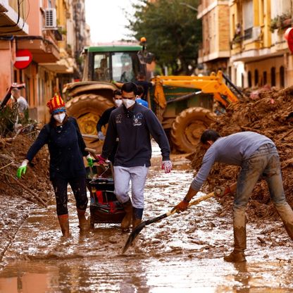 حصيلة جديدة لضحايا فيضانات إسبانيا.. و5 آلاف عسكري إضافي لتعزيز جهود الإنقاذ