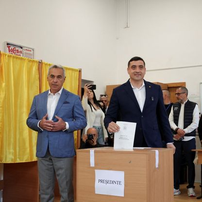 رومانيا.. انتخابات رئاسية معقدة تتأرجح بين نفوذ روسيا والولايات المتحدة
