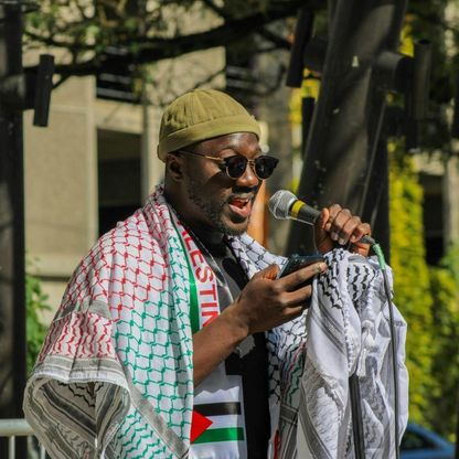 خوفاً على سلامته.. طالب مناصر للفلسطينيين يعتزم مغادرة أميركا