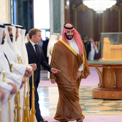 ماكرون يختتم جولته الخليجية في السعودية.. الطاقة والدفاع في الصدارة