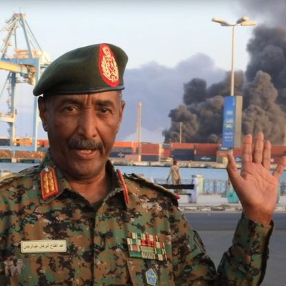 البرهان أمام ميناء بورتسودان بعد قصفه: ساعة القصاص ستحين