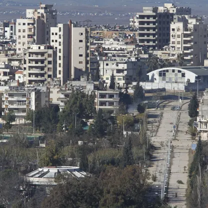 سوريا.. عشرات الضحايا في هجوم بمسيرات على الكلية الحربية بحمص