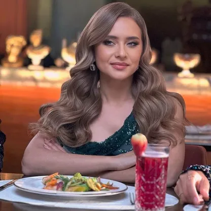 مسلسل "فراولة"... الكوميديا الرومانسية والطاقة الروحية
