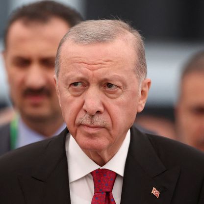 أردوغان يشيد بتقدم الفصائل المسلحة في سوريا: الهدف التالي دمشق