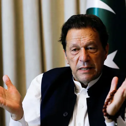 باكستان.. السجن 17 عاماً بحق عمران خان وزوجته في قضية "فساد"