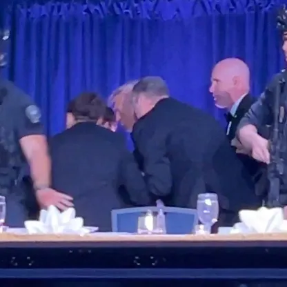 ترمب عن واقعة "حفل المراسلين": أردت رؤية ما يحدث.. ولم أسهّل مهمة الحراسة