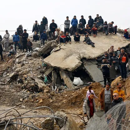 إسرائيل تصعد عملياتها بالضفة الغربية.. وتقصف مبان في غزة