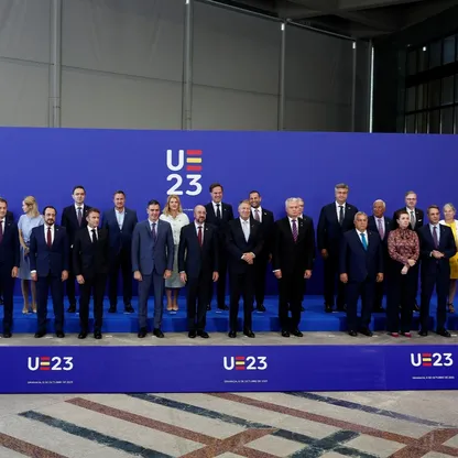 الاتحاد الأوروبي يدعم سياسة "التوسع".. ويحذّر من الطرق المختصرة