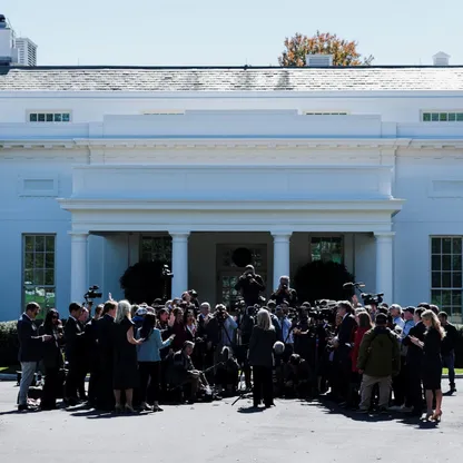 إدارة ترمب تفرض قيوداً جديدة على حركة الصحافيين في البيت الأبيض