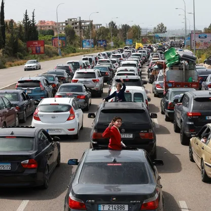 لبنان.. النازحون يبدأون رحلة العودة مع سريان وقف النار وسط تحذيرات من خروقات إسرائيلية