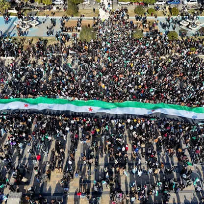 سوريا.. كيف تعاملت الإدارة الجديدة مع احتجاجات العلويين؟