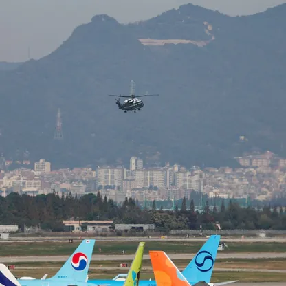 لماذا التقى شي وترمب في مطار بعيداً عن اجتماعات قمة "أبيك" في جيونججو؟