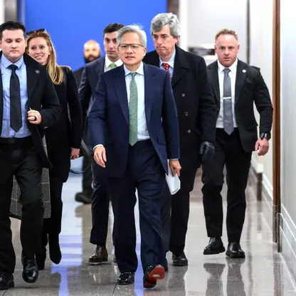 ترمب يتحدث مع رئيس "إنفيديا".. وتقرير: بشأن ضوابط تصدير الرقائق