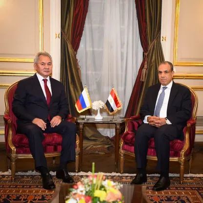 وزير الخارجية المصري يبحث مع شويجو تعزيز العلاقات المصرية الروسية