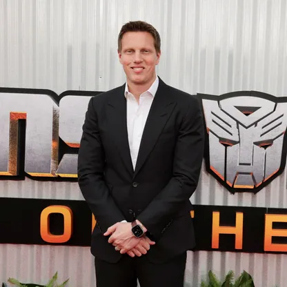 ديفيد إليسون يسعى للوصول إلى قمة هوليوود بصفقات الاستحواذ