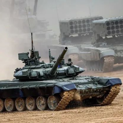 "قدرات فريدة في أوكرانيا".. دبابة T-80 تعود بقوة لوحدات النخبة الروسية