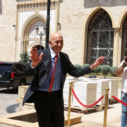 باراك يختصر زيارة جنوب لبنان بعد دعوات للتظاهر رفضاً لحضوره