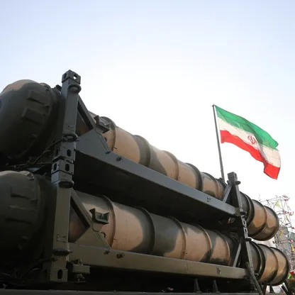 قائد بالحرس الثوري الإيراني يلوح بإمكانية زيادة مدى صواريخ طهران