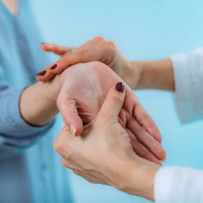 ألم الرسغ.. نصائح أساسية للحماية
