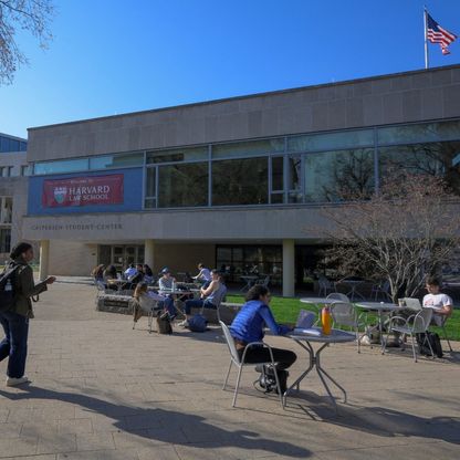قاضية توقف قرار إدارة ترمب بمنع جامعة هارفارد من قبول الطلاب الأجانب