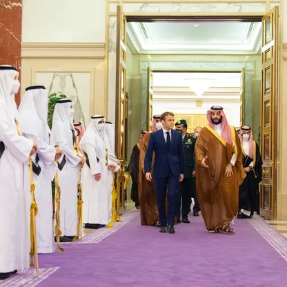 ولي العهد السعودي وماكرون يبحثان تطورات المنطقة في اتصال هاتفي
