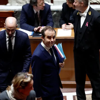 فرنسا.. البرلمان يناقش موازنة 2026 وسط تهديد الاشتراكيين بسحب الثقة عن الحكومة