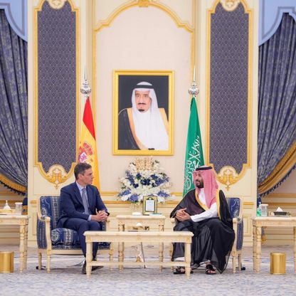 ولي العهد السعودي يبحث مع رئيس وزراء إسبانيا "التطورات الخطيرة" في غزة